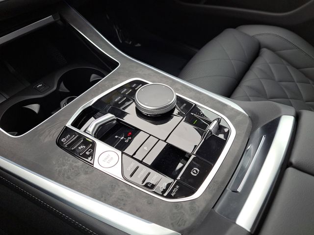 Vehicle image 21 of 37