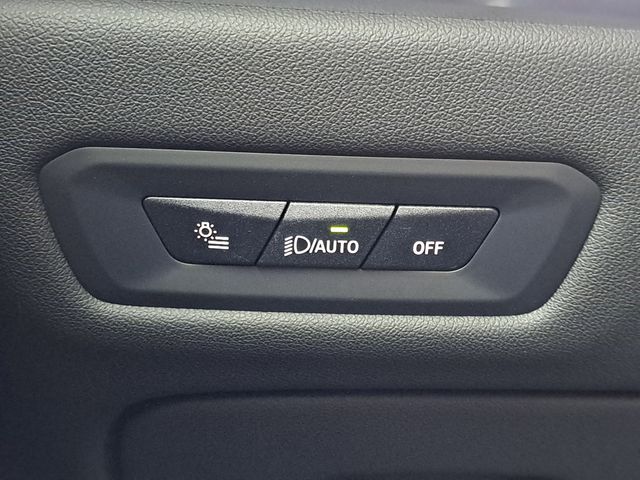 Vehicle image 27 of 37