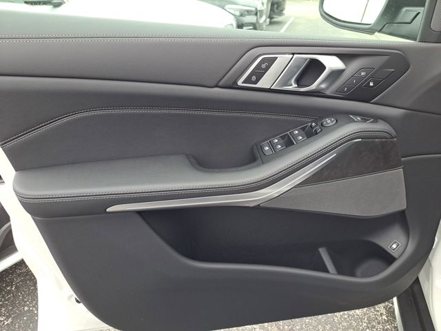 Vehicle image 22 of 37