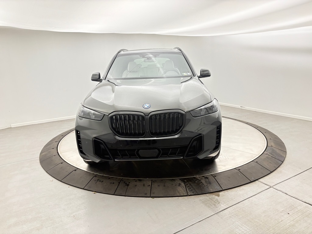 Vehicle image 2 of 8