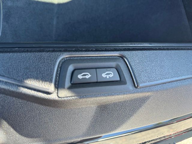 2026 BMW X5 xDrive50e Image 37 of 44