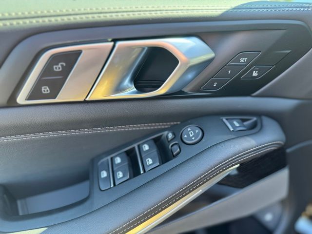 2026 BMW X5 xDrive50e Image 26 of 44