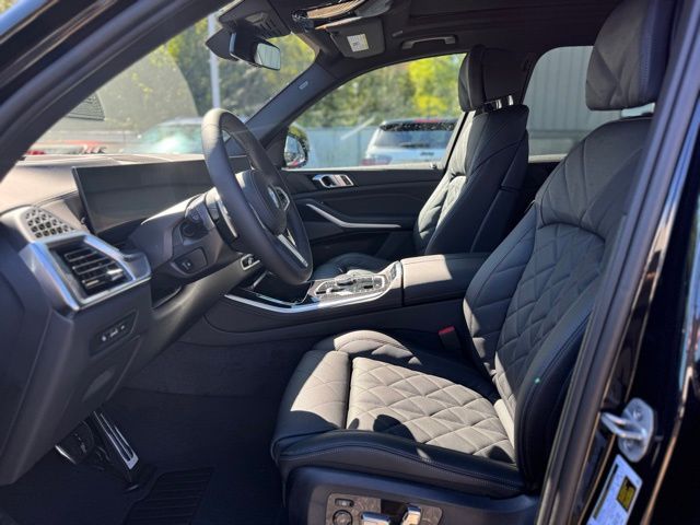 2026 BMW X5 xDrive50e Image 9 of 44