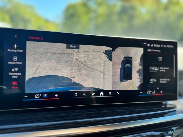 2026 BMW X5 xDrive50e Image 18 of 44