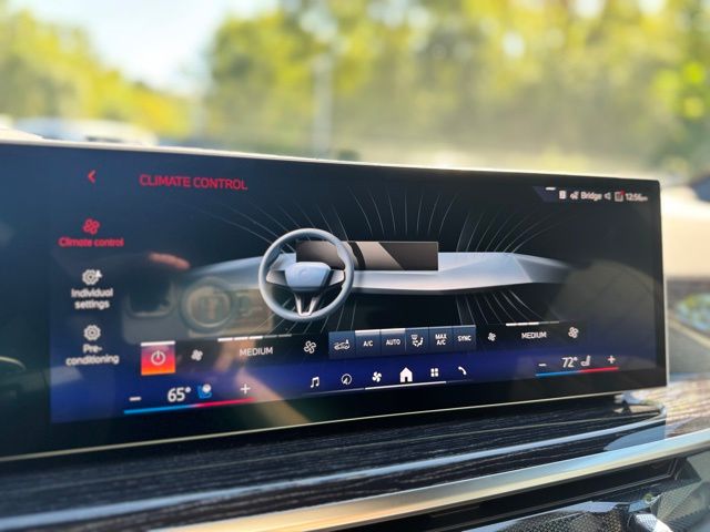 2026 BMW X5 xDrive50e Image 24 of 44