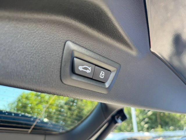 2026 BMW X5 xDrive50e Image 31 of 44