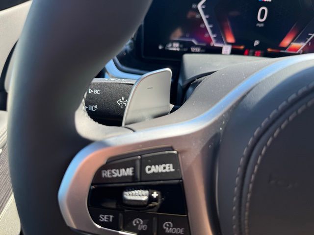 2026 BMW X5 xDrive50e Image 14 of 44