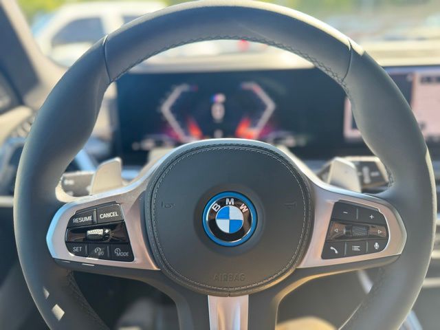 2026 BMW X5 xDrive50e Image 12 of 44