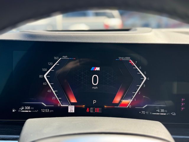 2026 BMW X5 xDrive50e Image 13 of 44