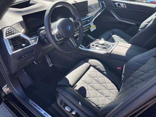 2026 BMW X5 xDrive50e Image 10 of 44