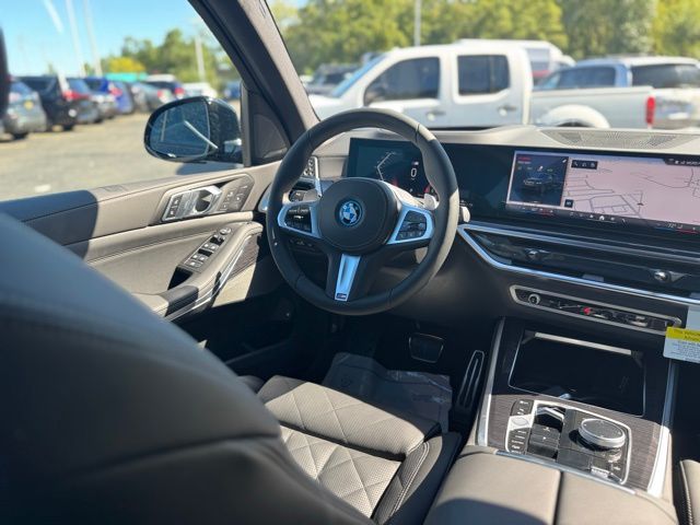2026 BMW X5 xDrive50e Image 11 of 44