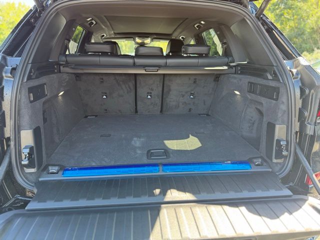 2026 BMW X5 xDrive50e Image 7 of 44