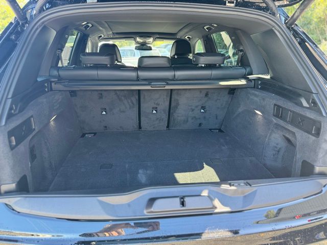 2026 BMW X5 xDrive50e Image 8 of 44