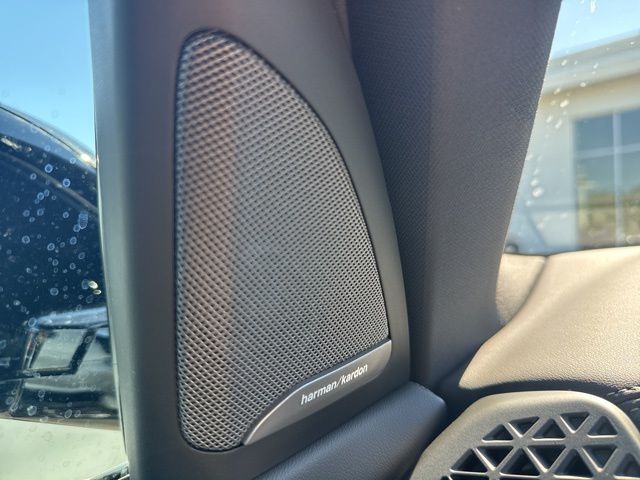 2026 BMW X5 xDrive50e Image 29 of 44