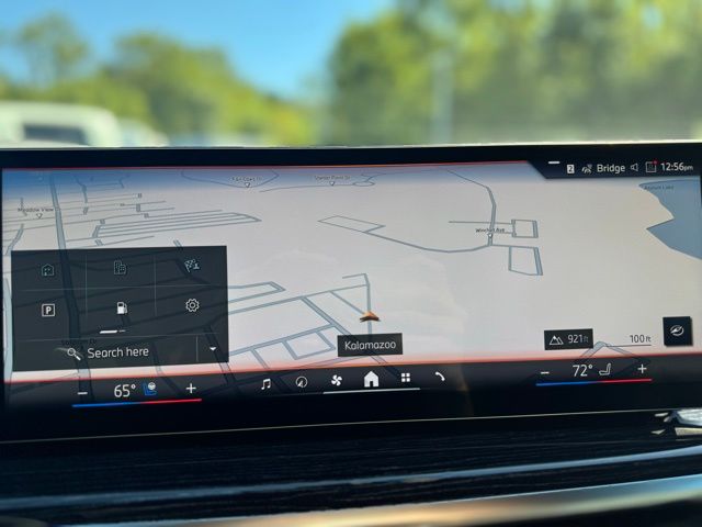 2026 BMW X5 xDrive50e Image 16 of 44