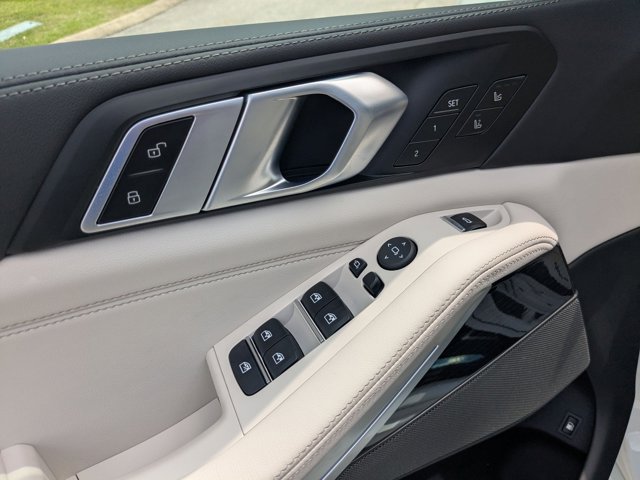 Vehicle image 11 of 38