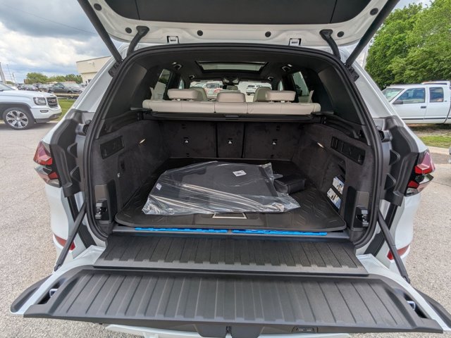 Vehicle image 29 of 38