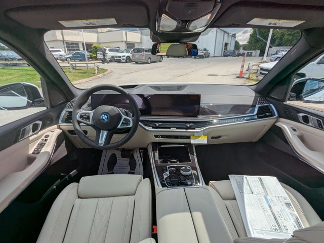 Vehicle image 28 of 38