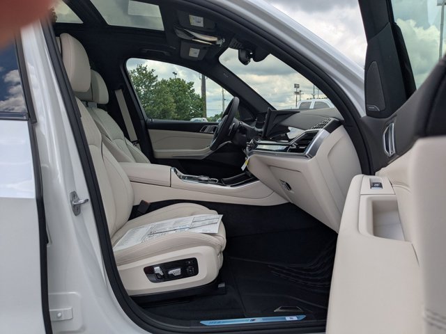 Vehicle image 36 of 38