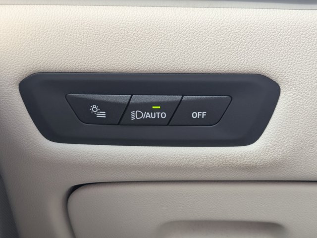 Vehicle image 20 of 38