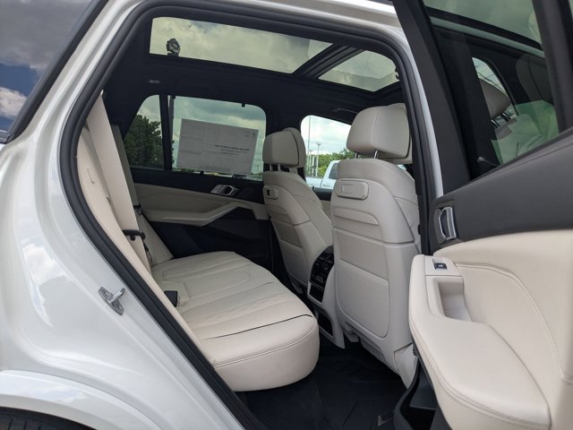 Vehicle image 32 of 38