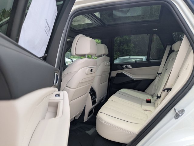 Vehicle image 25 of 38