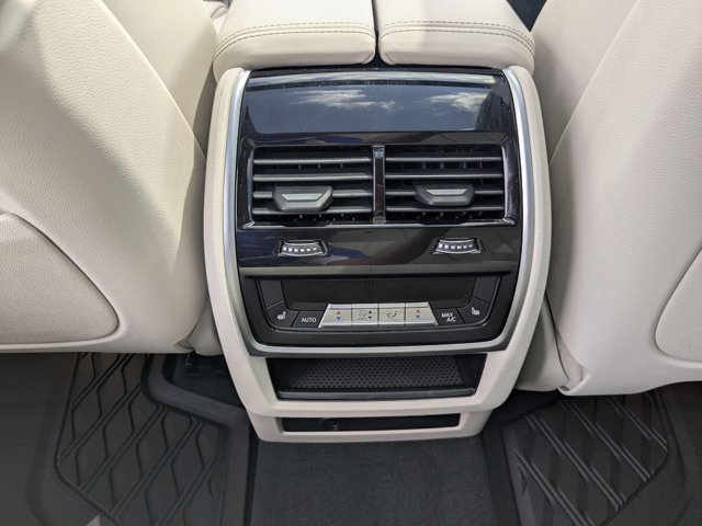 Vehicle image 27 of 38