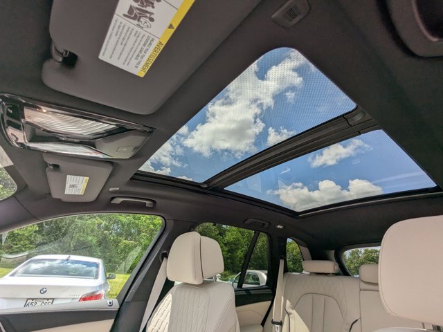 Vehicle image 21 of 38