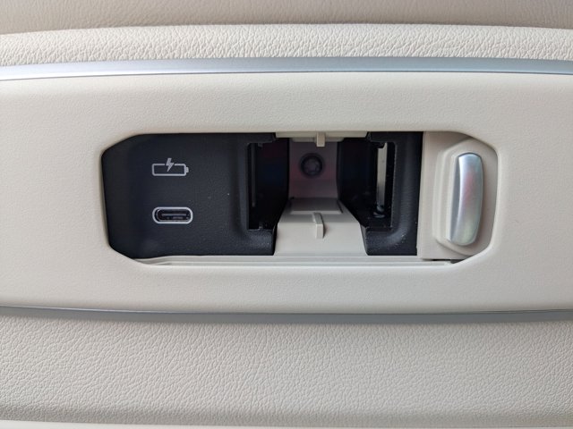 Vehicle image 26 of 38