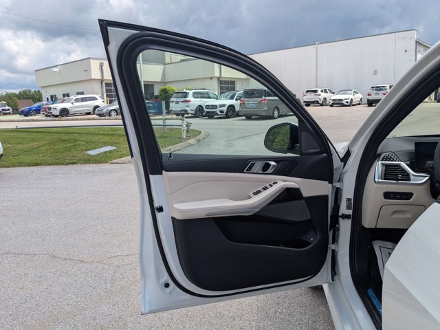 Vehicle image 10 of 38