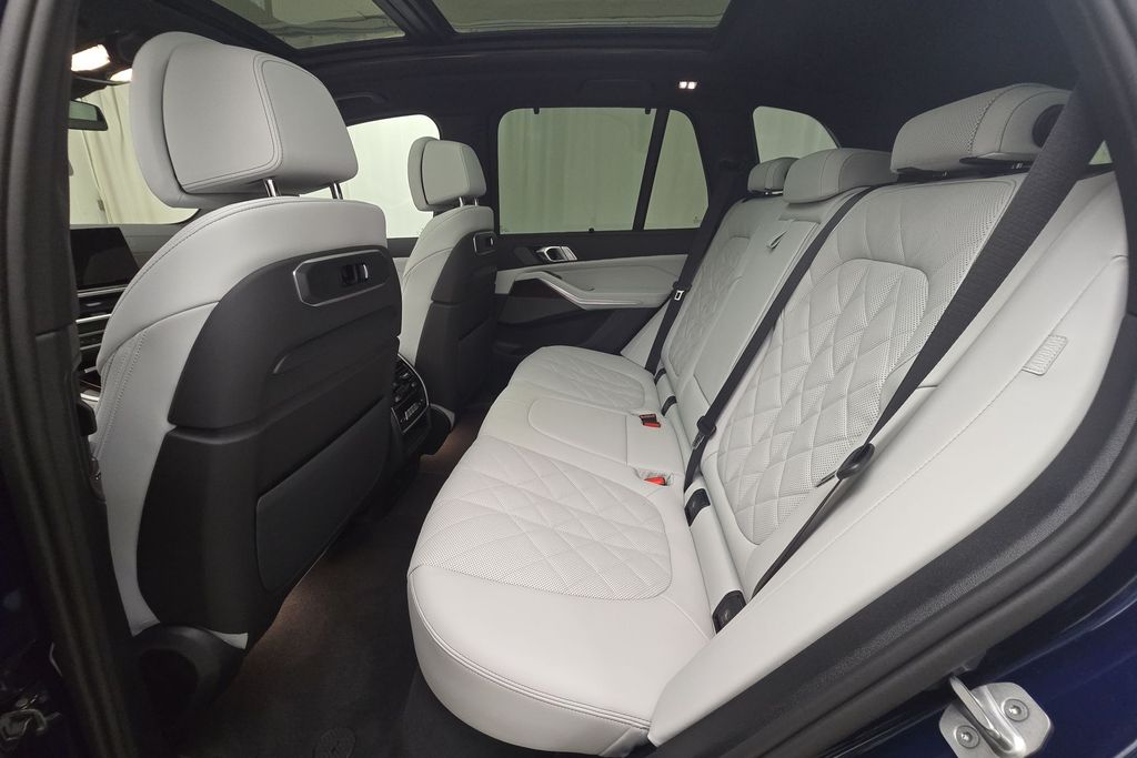 Vehicle image 24 of 31