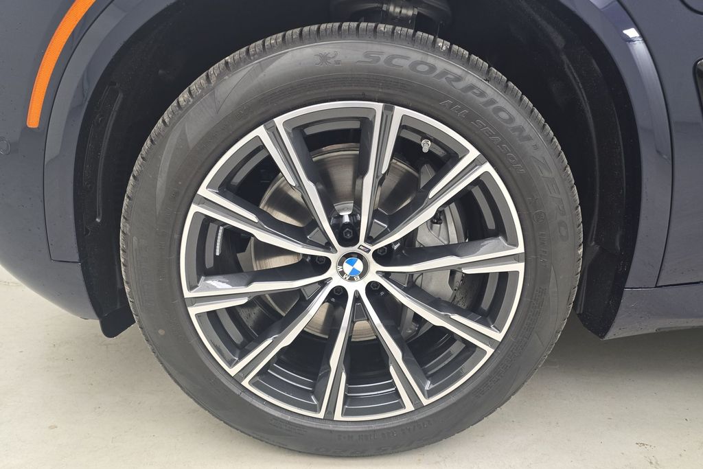 Vehicle image 11 of 31
