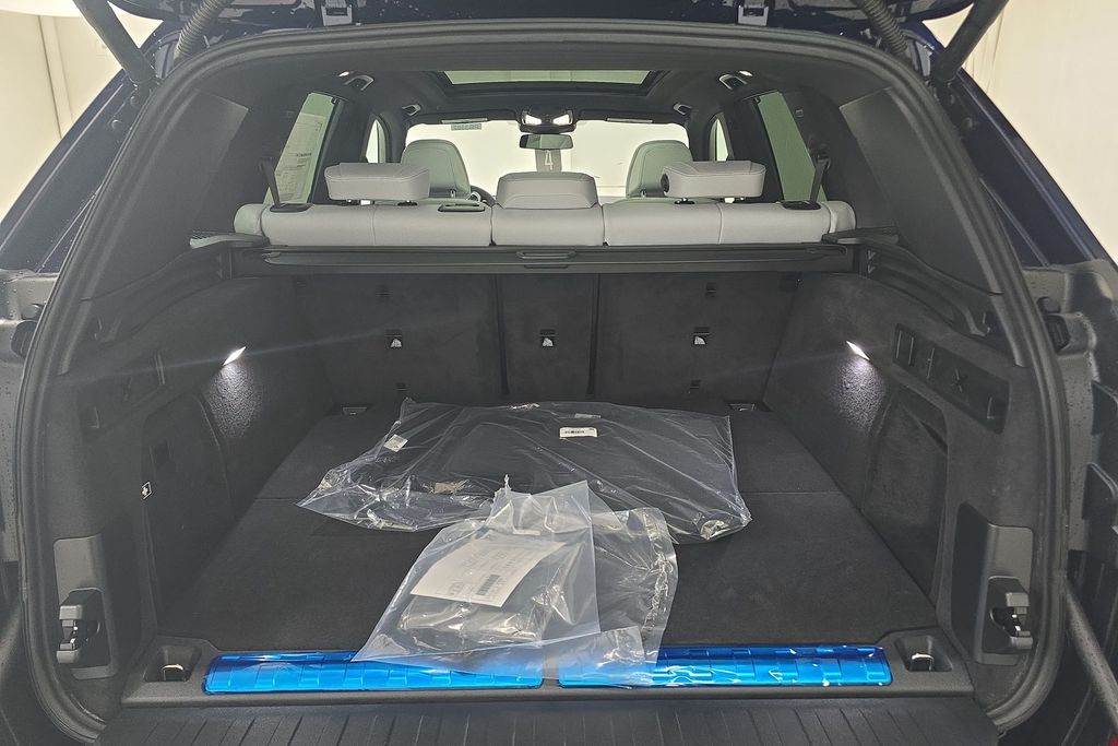 Vehicle image 28 of 31