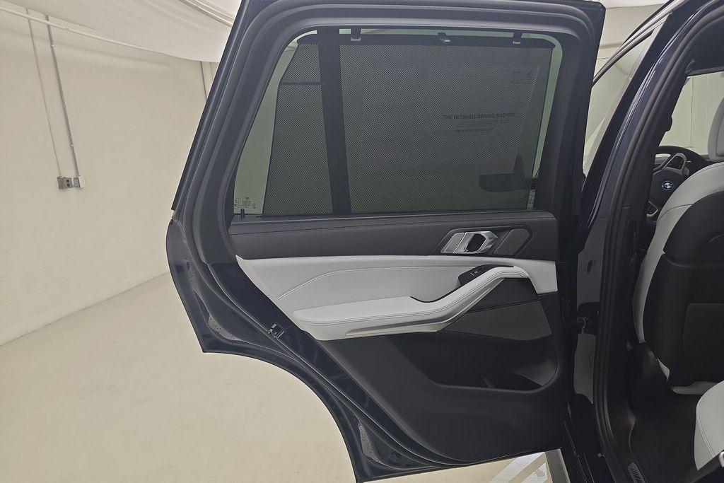 Vehicle image 27 of 31