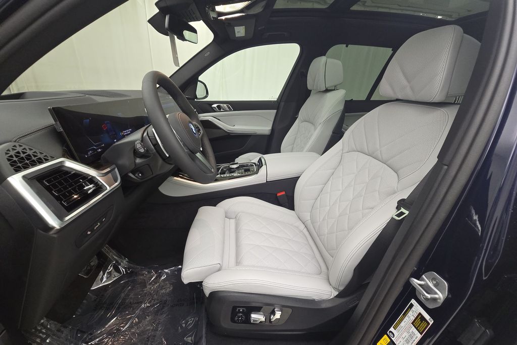 Vehicle image 12 of 31