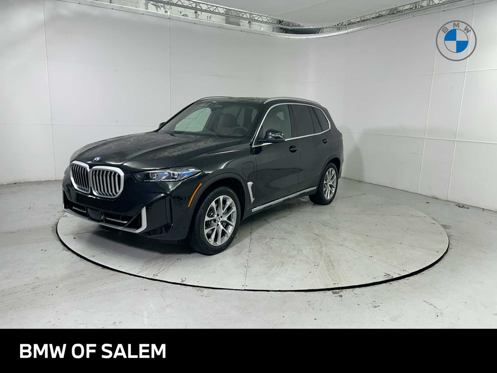 2026 BMW X5 xDrive50e Image 1 of 26