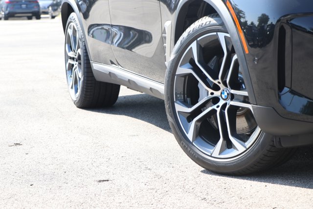 Vehicle image 8 of 38