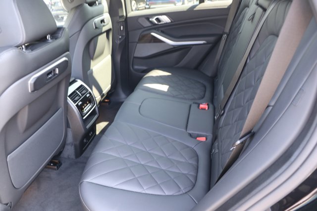 Vehicle image 34 of 38