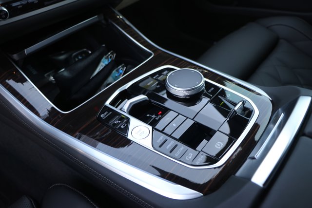Vehicle image 23 of 38