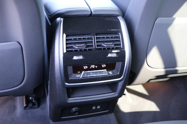 Vehicle image 31 of 38