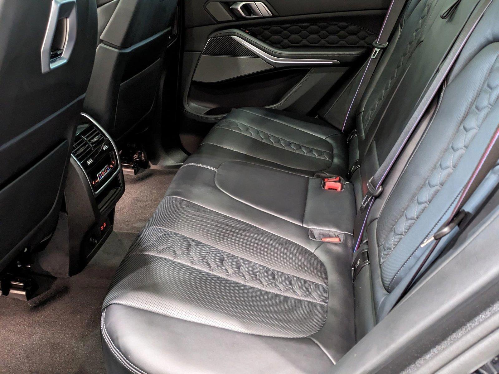 Vehicle image 10 of 19