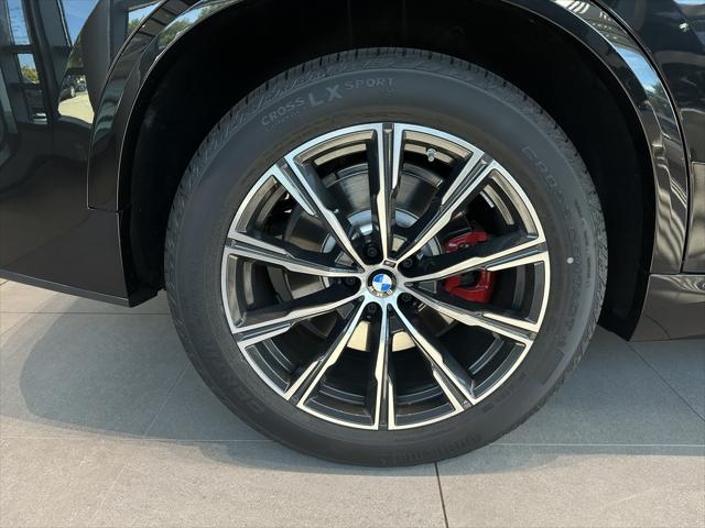 2026 BMW X5 xDrive50e Image 4 of 15