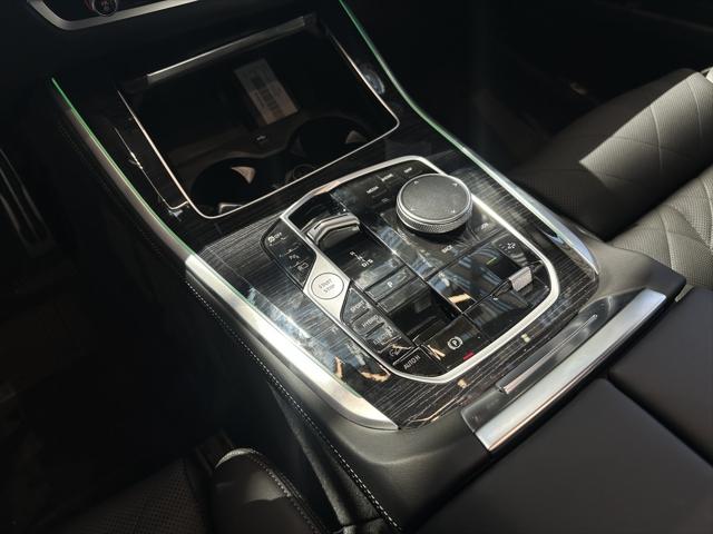 2026 BMW X5 xDrive50e Image 12 of 15