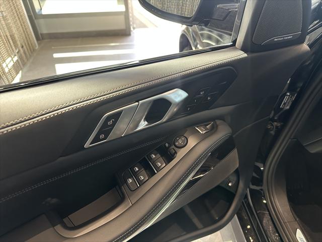 2026 BMW X5 xDrive50e Image 13 of 15