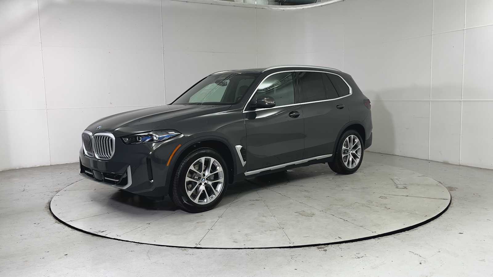 2026 BMW X5 xDrive40i Image 2 of 32
