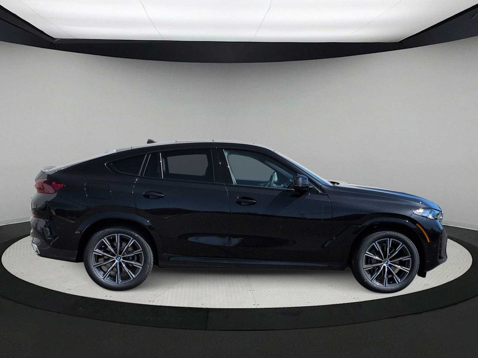 2026 BMW X6 xDrive40i Image 5 of 39