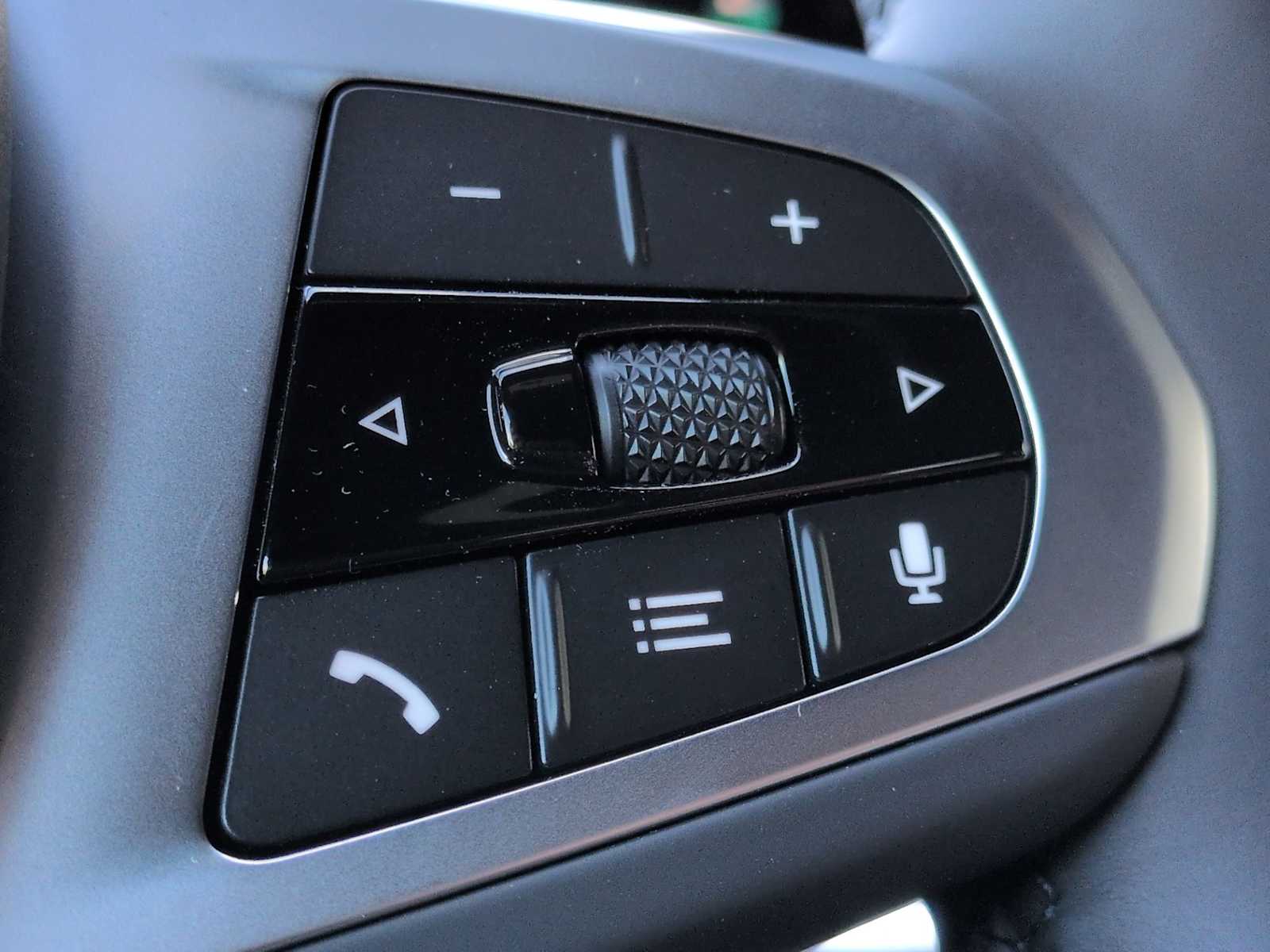 2026 BMW X6 xDrive40i Image 32 of 39