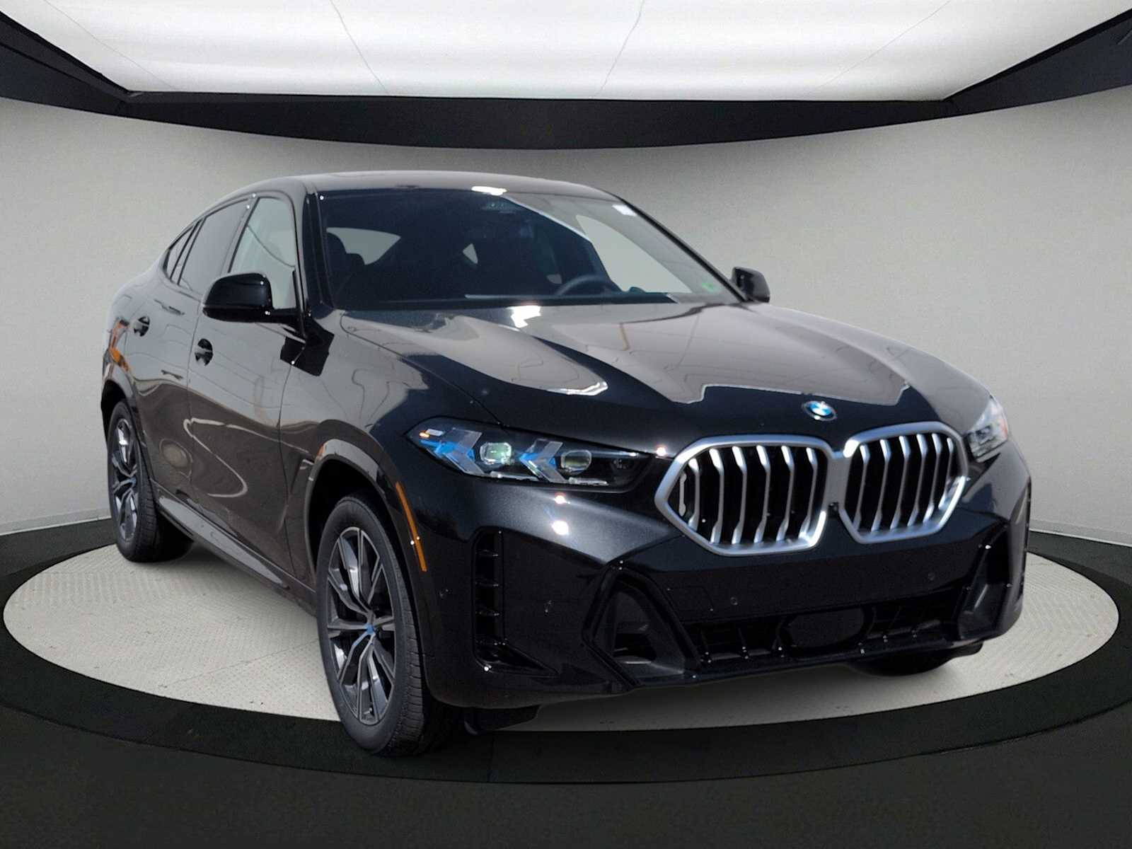 2026 BMW X6 xDrive40i Image 4 of 39
