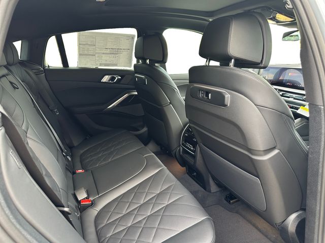 2026 BMW X6 xDrive40i Image 18 of 31