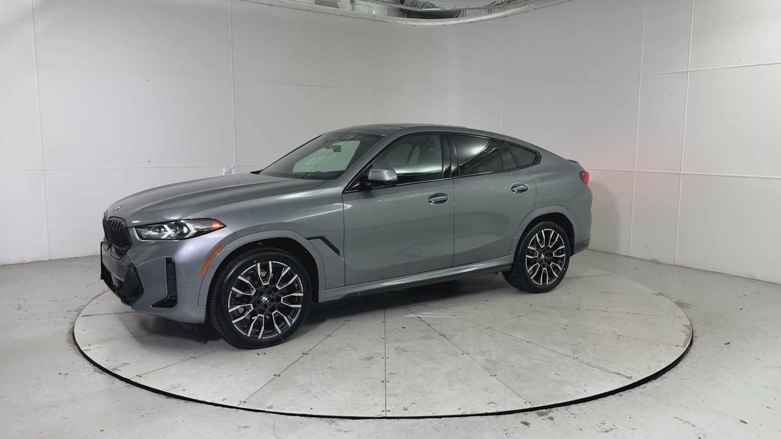 2026 BMW X6 xDrive40i Image 2 of 26